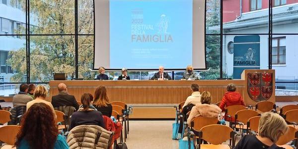 Immagine decorativa per il contenuto Nascere e crescere in Trentino: dai primi 1.000 giorni di vita alla comunità “amica delle famiglie”