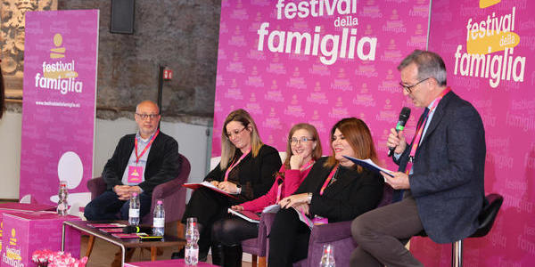 Immagine decorativa per il contenuto Il desiderio di futuro: al Festival della Famiglia un confronto sui nuovi percorsi verso la genitorialità