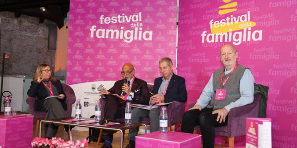 Immagine decorativa per il contenuto Il futuro delle seconde generazioni: dialogo su identità e famiglia