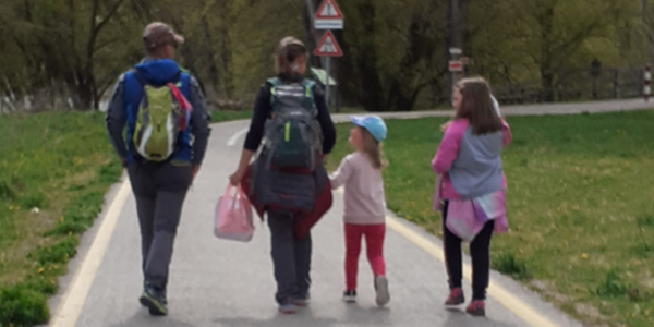 Immagine decorativa per il contenuto Il marchio "Family in Trentino" ad un centro estivo e ad servizio educativo/scuola di inglese