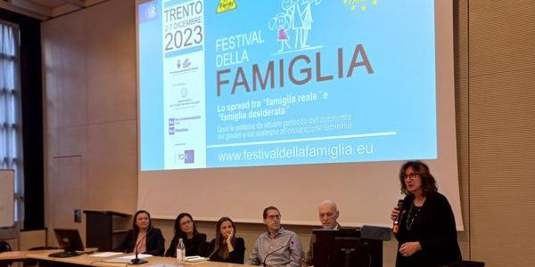 Immagine decorativa per il contenuto Famiglie “reali”: i numeri, le previsioni e la sfida per i diritti