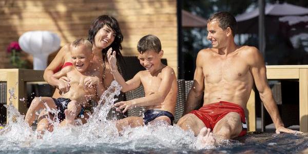 Immagine decorativa per il contenuto Un tuffo in piscina a prezzi scontati con Swim Family in Trentino